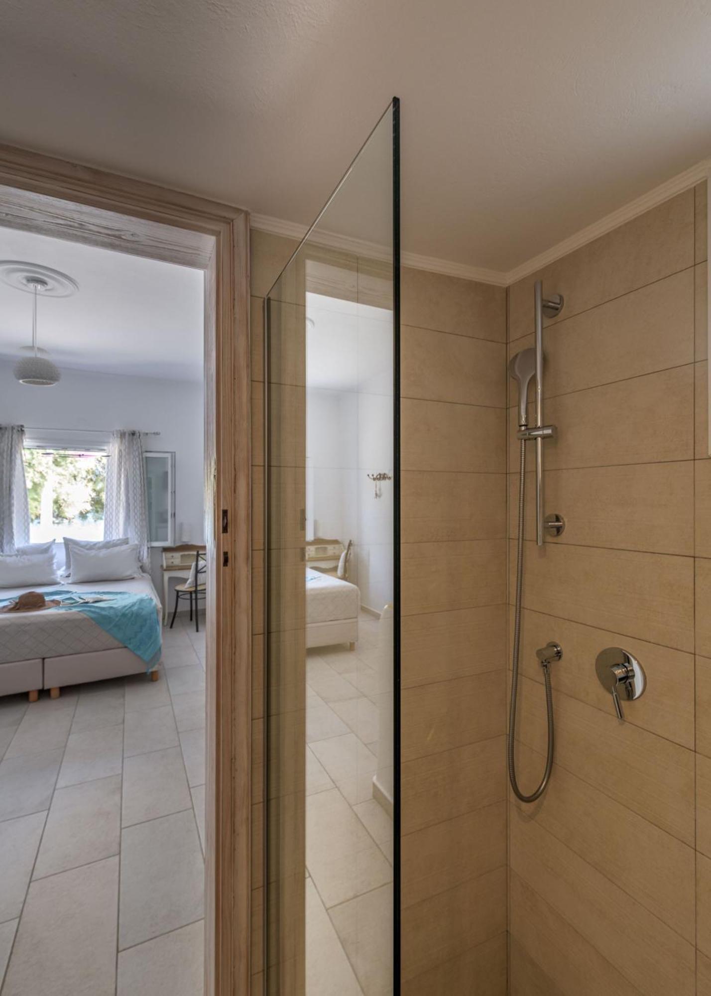 Floras Rooms Pollonia ภายนอก รูปภาพ