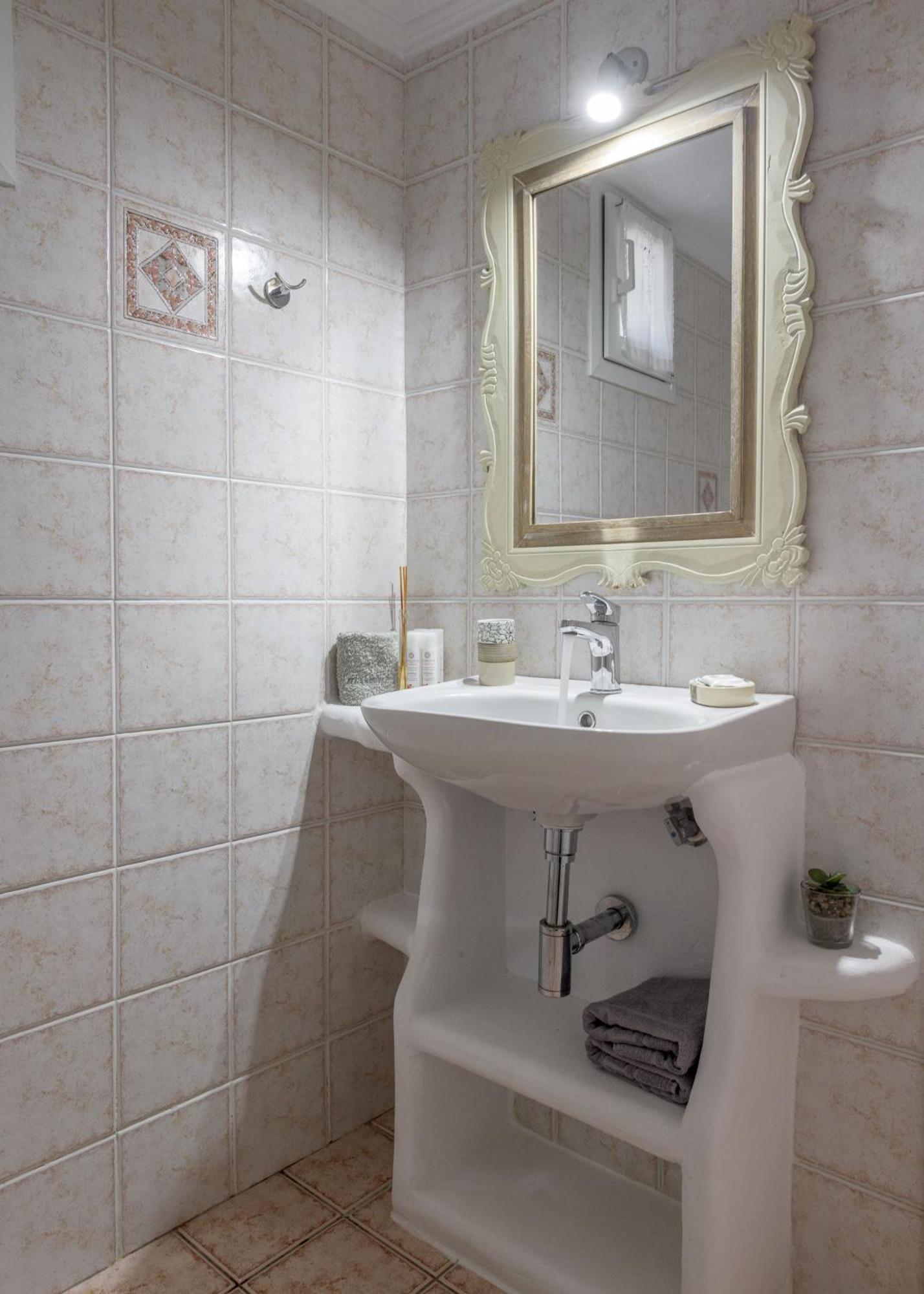 Floras Rooms Pollonia ภายนอก รูปภาพ