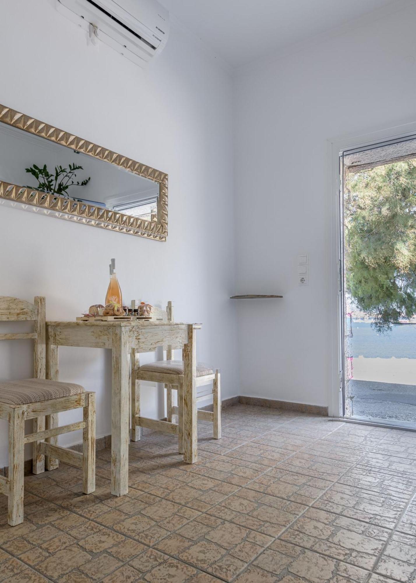 Floras Rooms Pollonia ภายนอก รูปภาพ