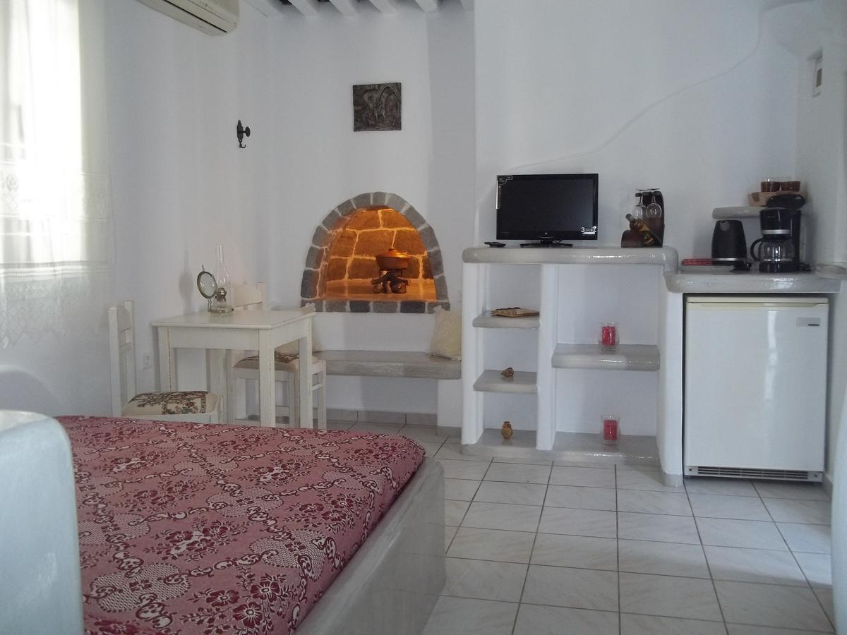 Floras Rooms Pollonia ภายนอก รูปภาพ